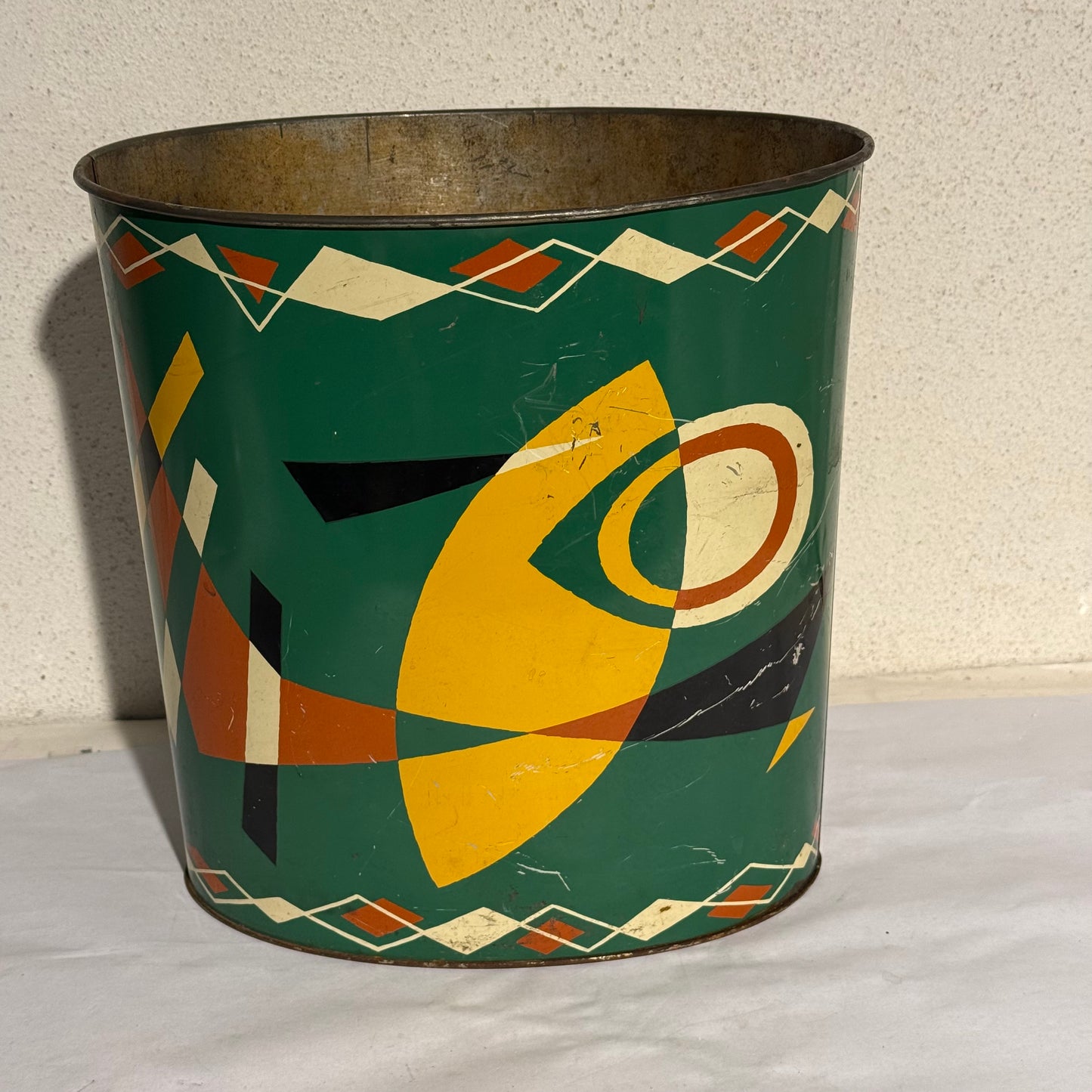 Vintage retro metal affaldsspand med geometriske mønstre. Midt 20.Årh