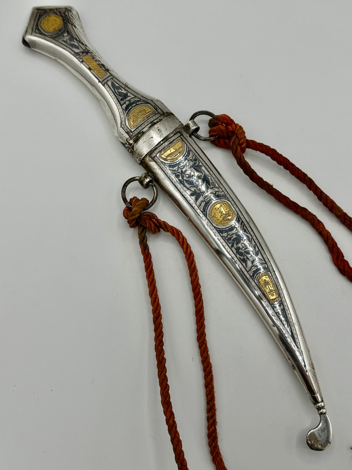 Ancient Iraqi Khanjar Dagger in Sterling Silver with 18K Gold Inlay. 20th Century