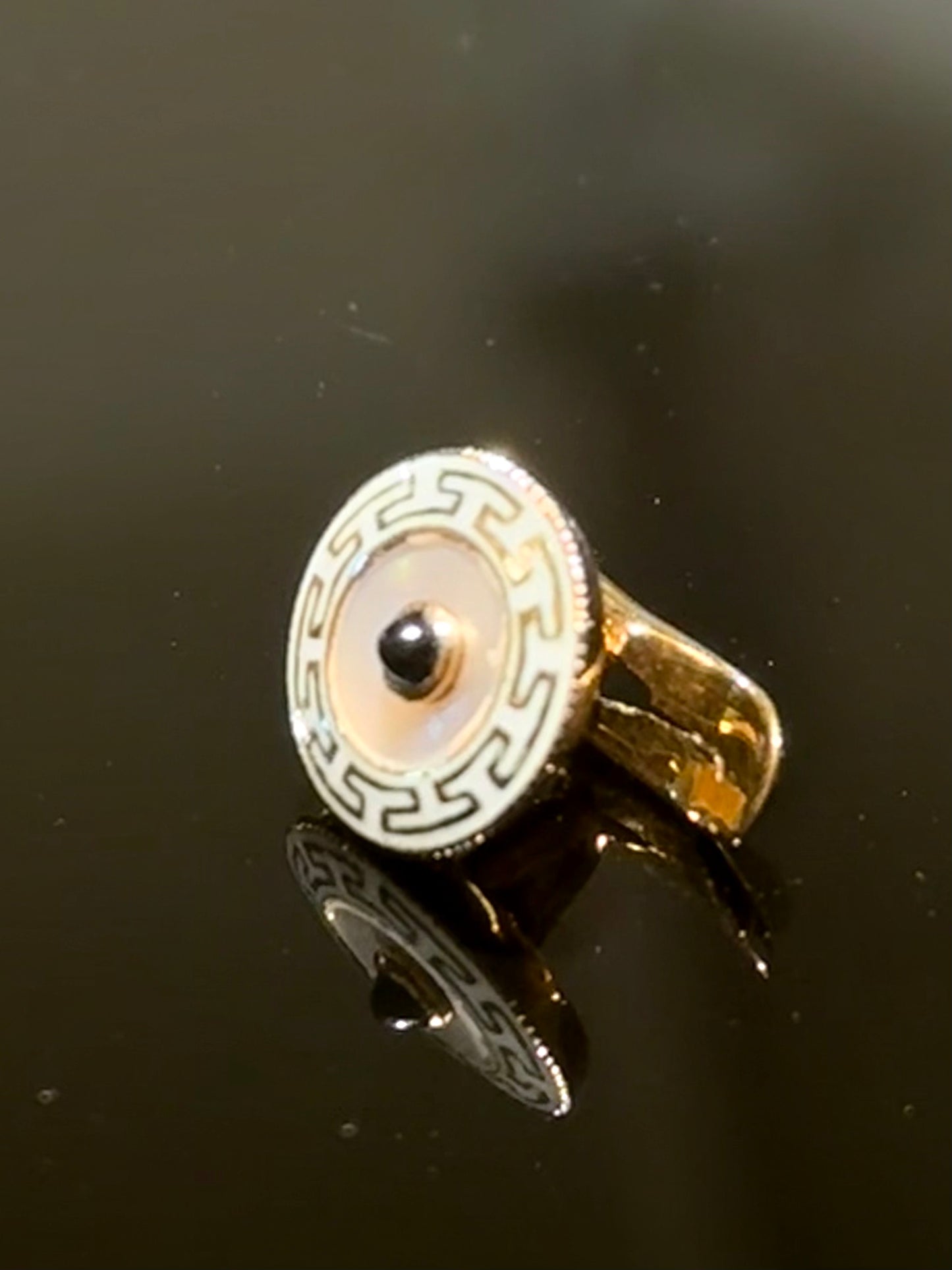 Art Deco 14K. Guld kraveknap, med blå safir. Start 1900 tallet.