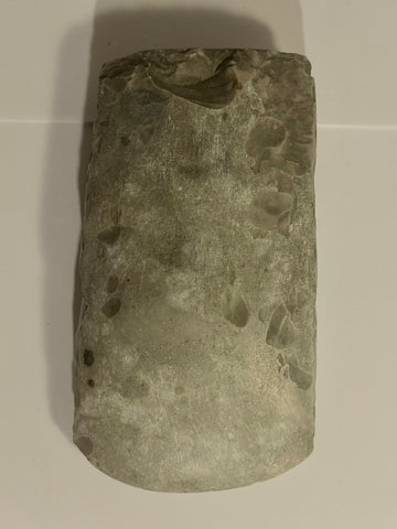 Dansk oldsag. Tyndnakket firsidet flintøkse. Type VI. Tragtbægerkultur.