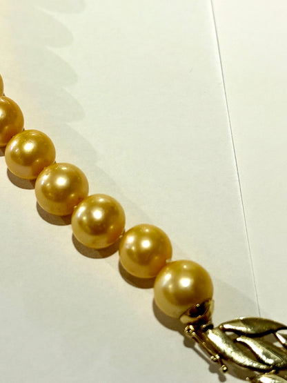 Vintage ægte Gylden perlehalskæde med stor guld lås. Fra midt/slut 1900 tallet.