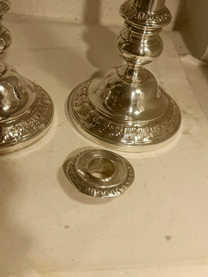 Antikke lysestager fra midt 19.Årh. I sølvbelagt kobber.