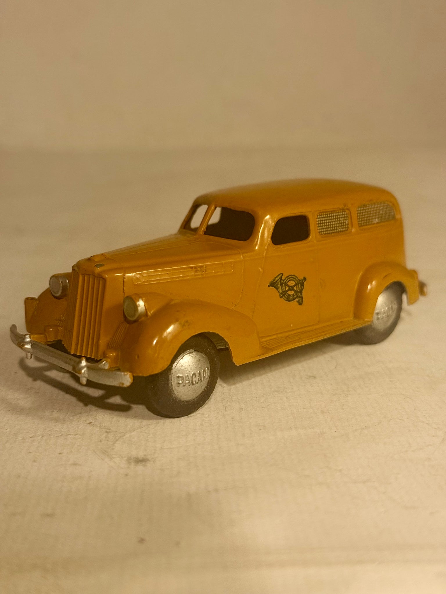 TEKNO Denmark Packard postbil No. 425.