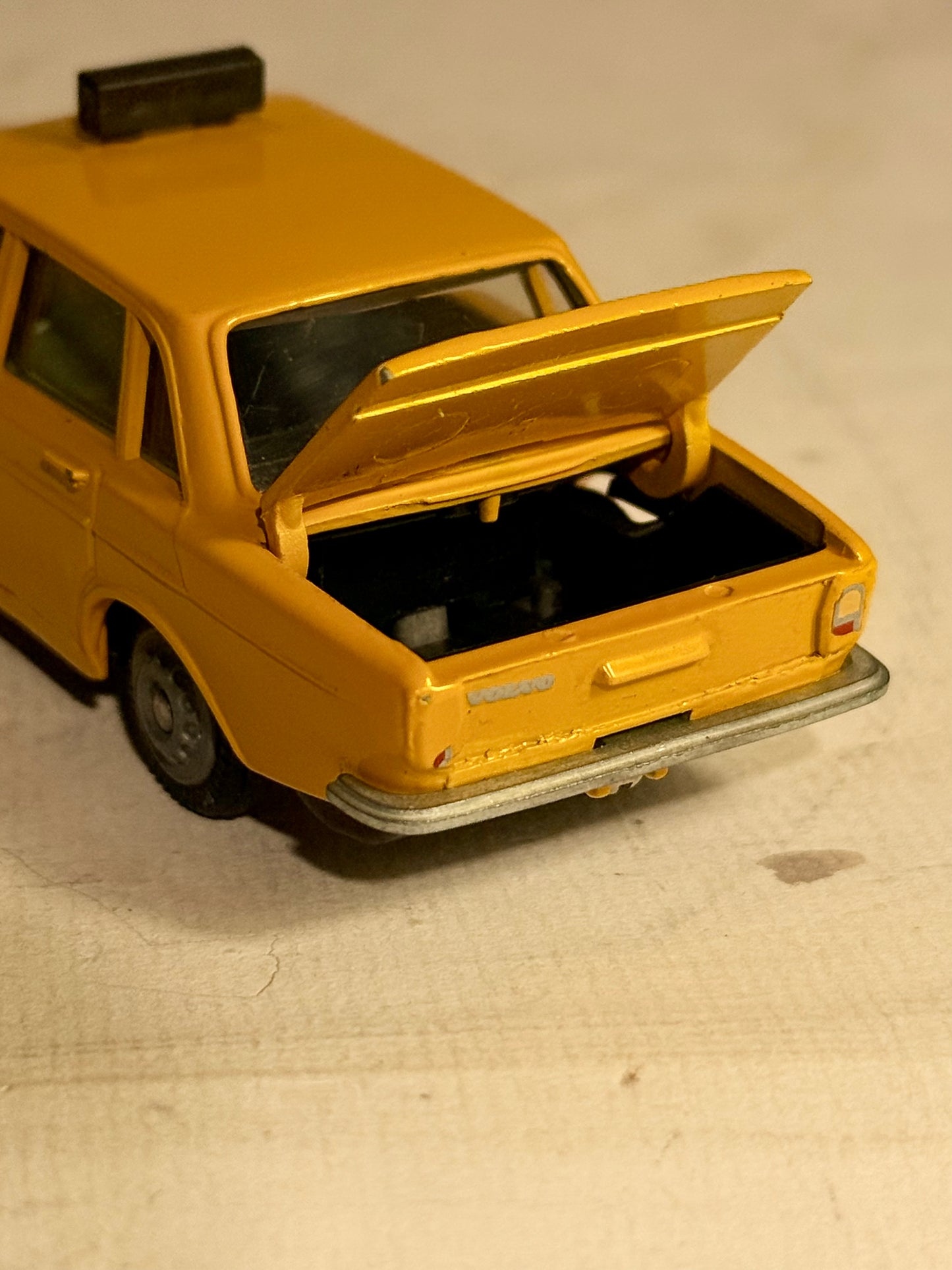 TEKNO Volvo 144 Hollandsk politibil No. 822. NEAR MINT.