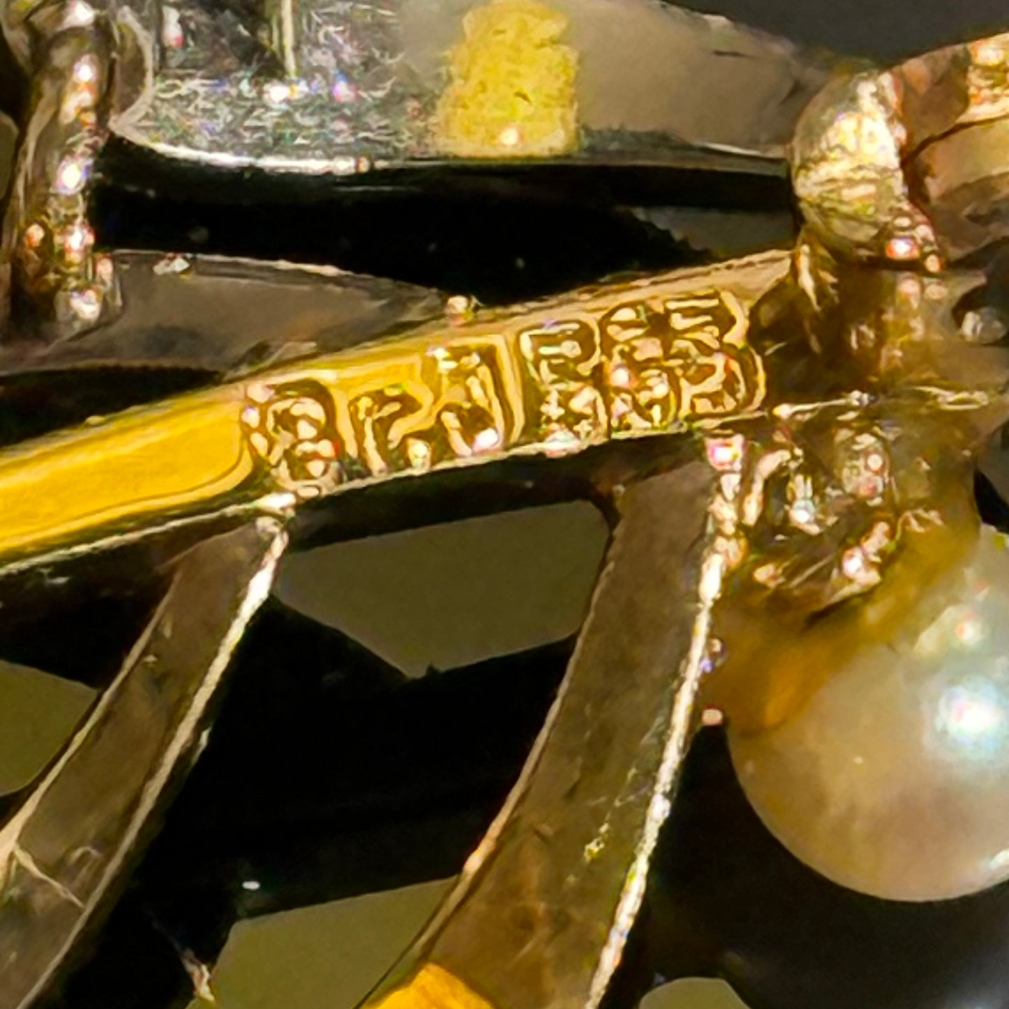 Bræmer-Jensen (1957-1991) 14K gold brooch with diamonds and pearls.