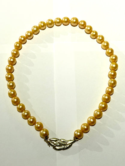 Vintage ægte Gylden perlehalskæde med stor guld lås. Fra midt/slut 1900 tallet.