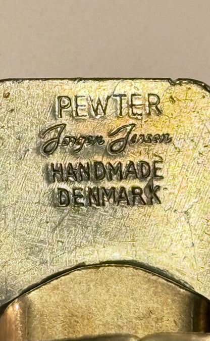 Jørgen Jensen (f.1895-1966.) Modernistisk ring i Tin, med blå glas sten,