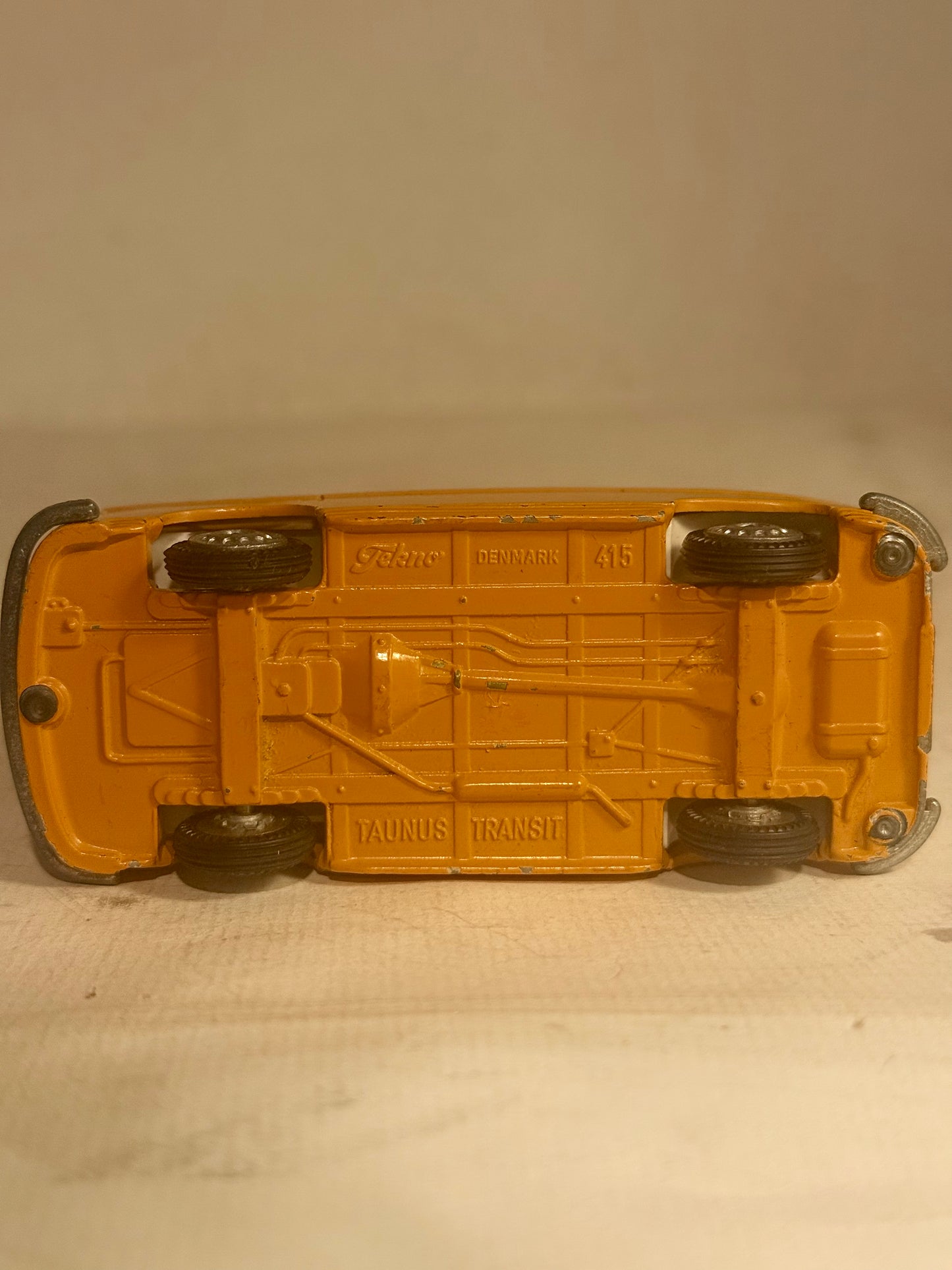 TEKNO Denmark Ford Taunus postbil No. 415.