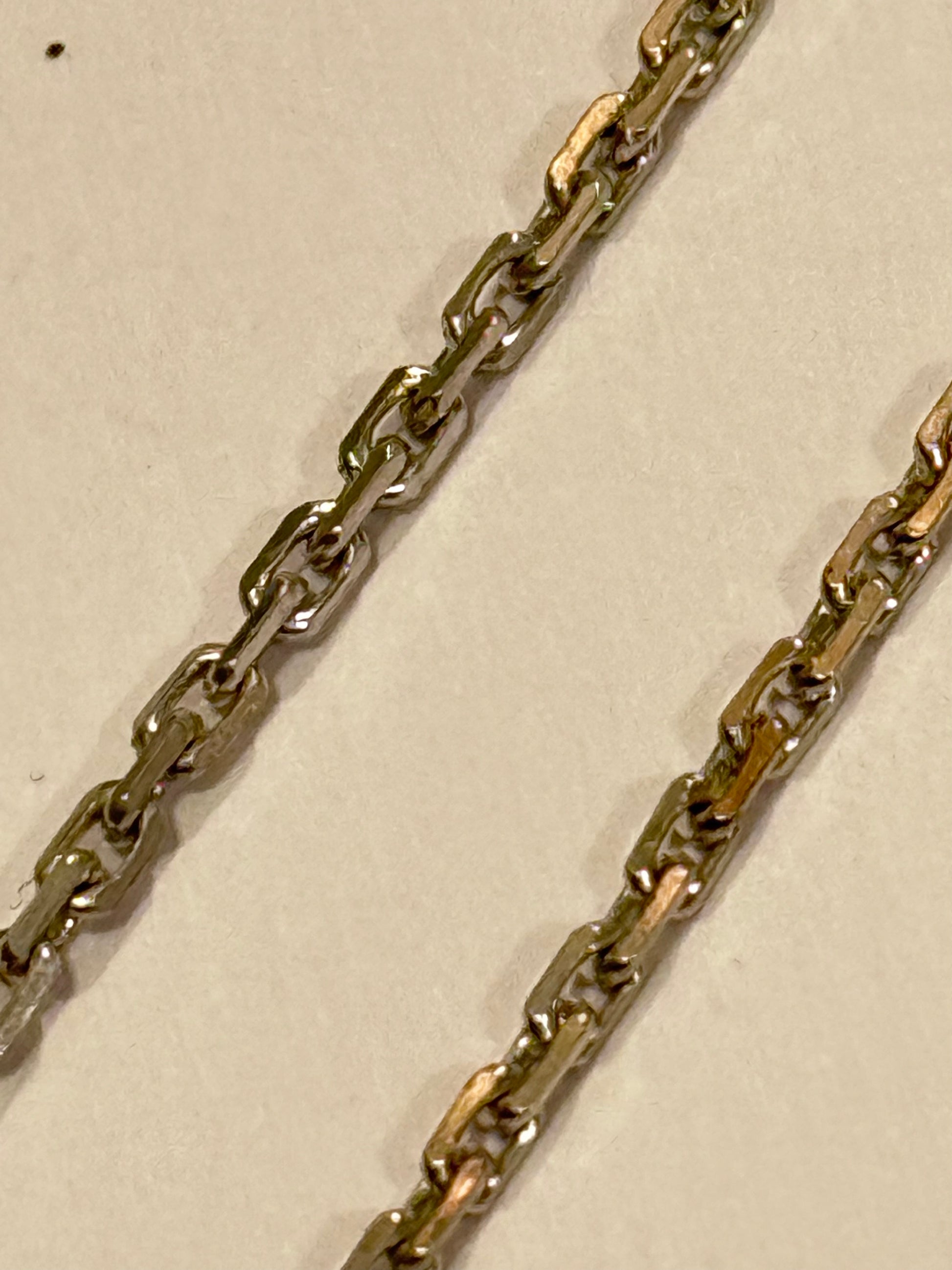 An antique silver chain from the early 1900s, made by Svend Christensen