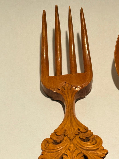 Antik Norsk udskåret Guldbrandsdalen-stil træ salat bestik, fra ca. 1870