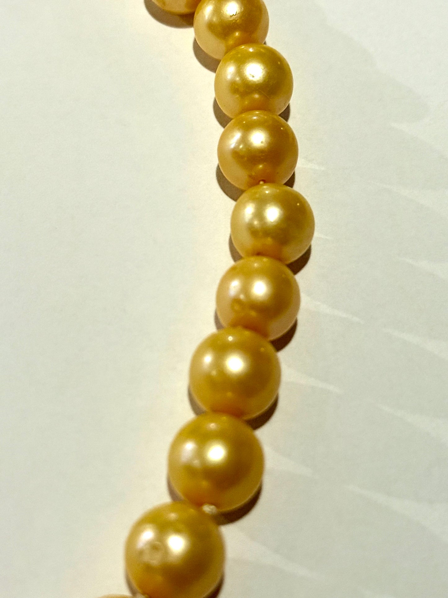 Vintage ægte Gylden perlehalskæde med stor guld lås. Fra midt/slut 1900 tallet.