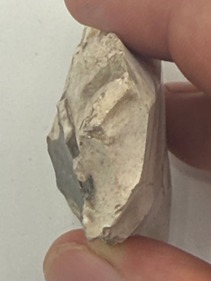 Dansk Stenalder. Asymmetrisk skiveøkse i flint. Sen Ertebølletid: 4500-3900 F.Kr