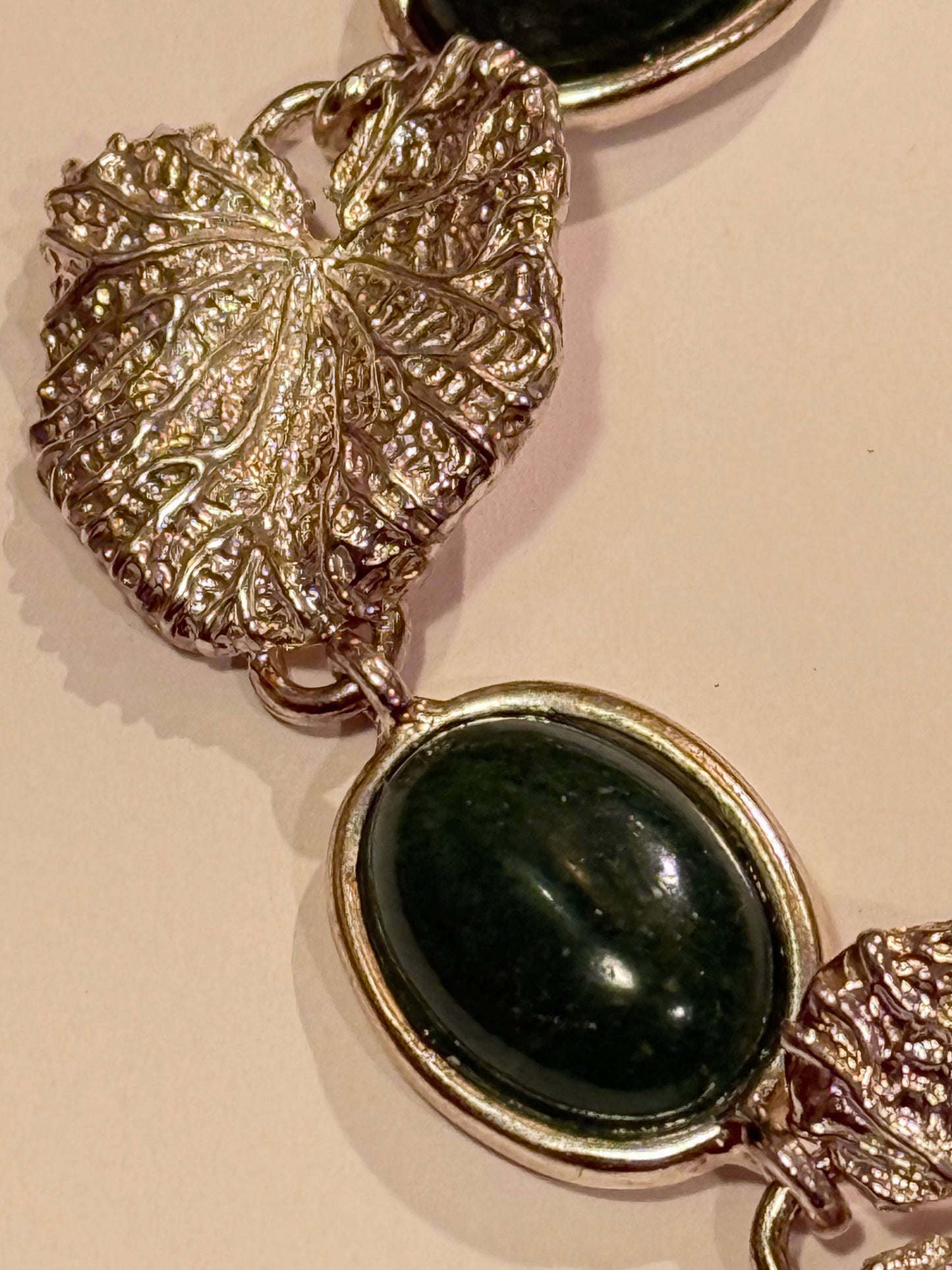 Vintage Grøn jade & sterling sølvarmbånd. Fra midt/slut 1900 tallet