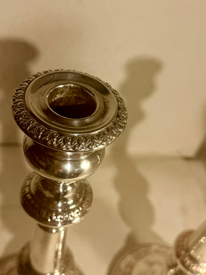 Antikke lysestager fra midt 19.Årh. I sølvbelagt kobber.