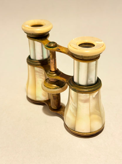 Antik teater kikkert indlagt med perlemor, fra start 1900 tallet.