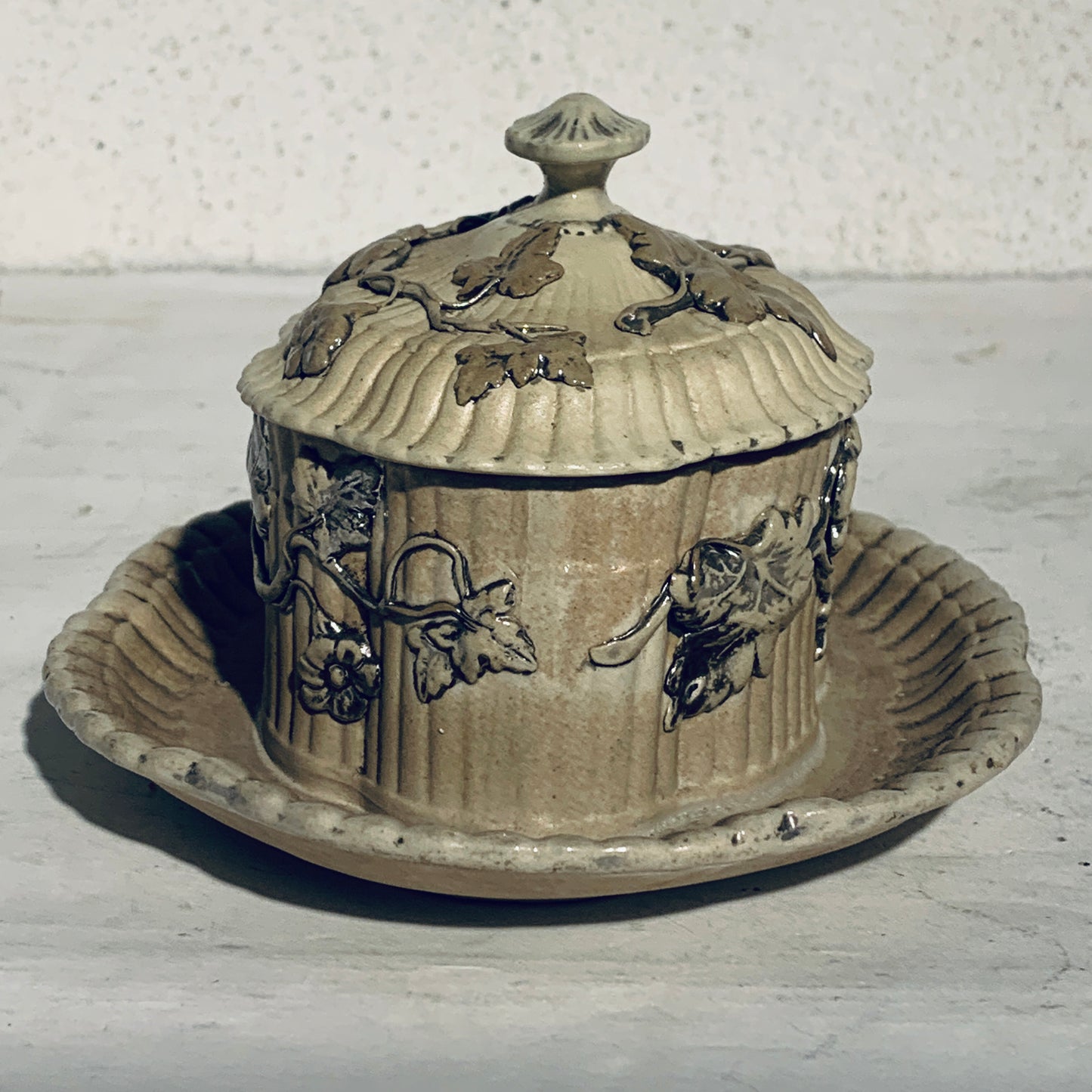 Antik Mettlach Villeroy & Boch sukkerskål, fra 1852-1872.