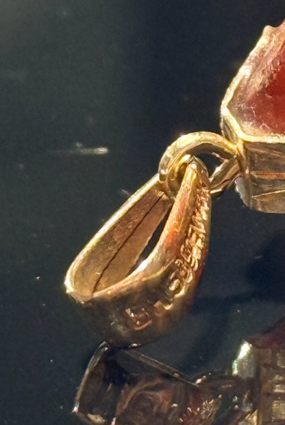 Bernhard Hertz (1936-2007) Rav og 14K. Guld vedhæng, fra midt 1900 tallet