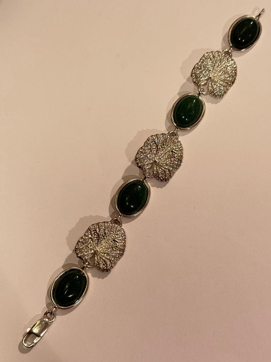 Vintage grøn jade og sterling sølvarmbånd. Fra midt/slut 1900 tallet