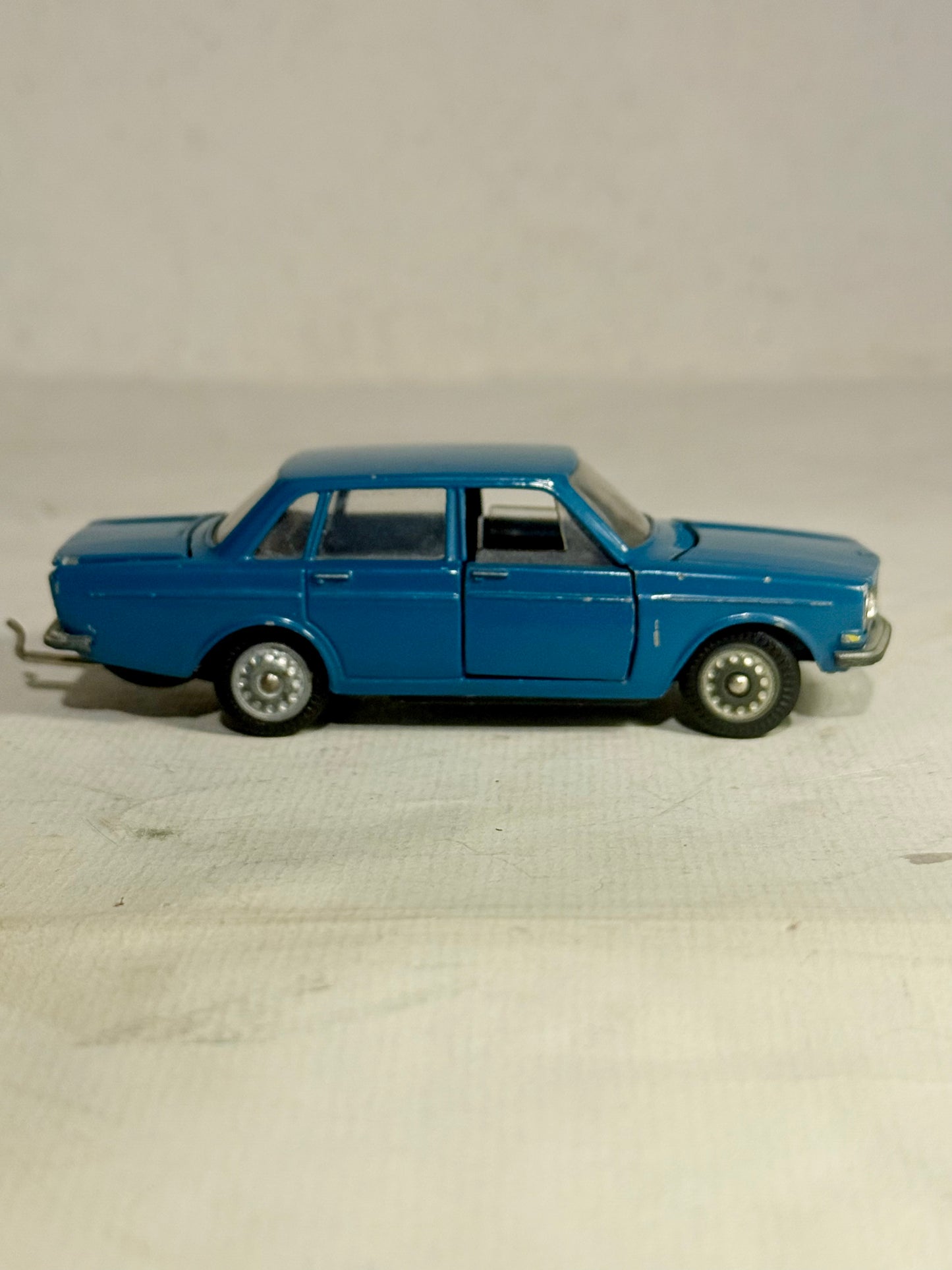 TEKNO Denmark Volvo 144 No. 822.