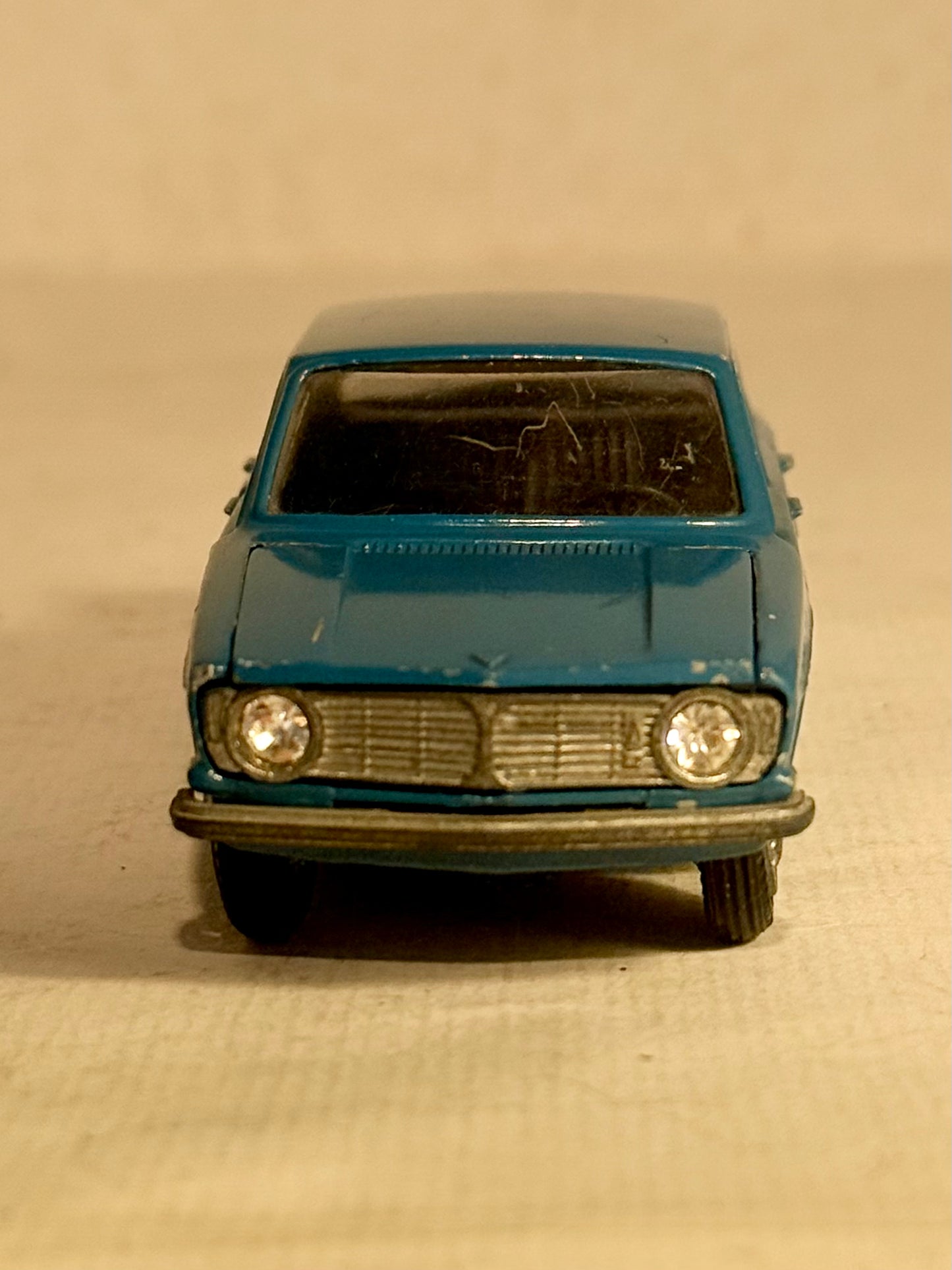 TEKNO Denmark Volvo 144 No. 822.