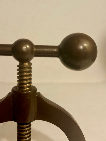 Antik bronze nøddeknækker, fra start 1900 tallet.