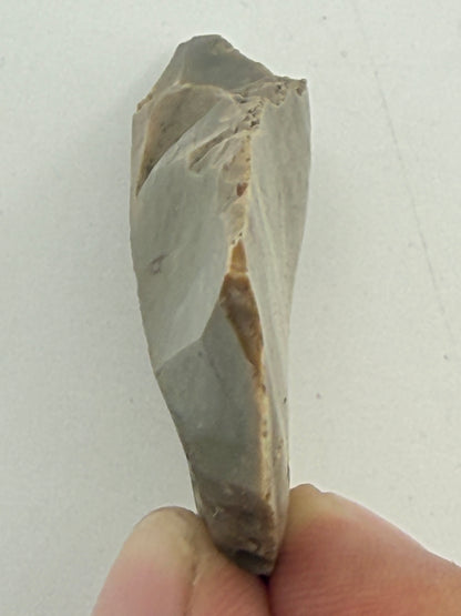 Dansk Stenalder. Symmetrisk skiveøkse i flint. Sen Ertebølletid: 4500-3900 F.Kr