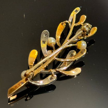 Bræmer-Jensen (1957-1991) 14K gold brooch with diamonds and pearls.