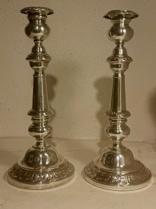 Antikke lysestager fra midt 19.Årh. I sølvbelagt kobber.