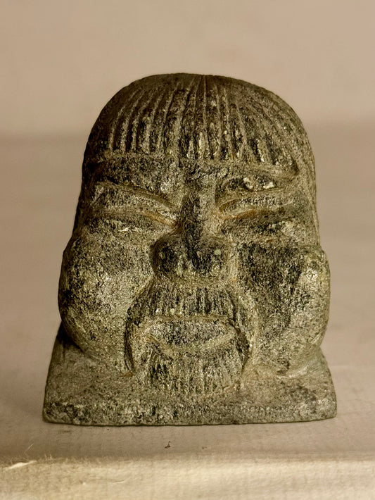 Ældre buste i fedtsten, fra midt/slut 1900 tallet. Grønland.