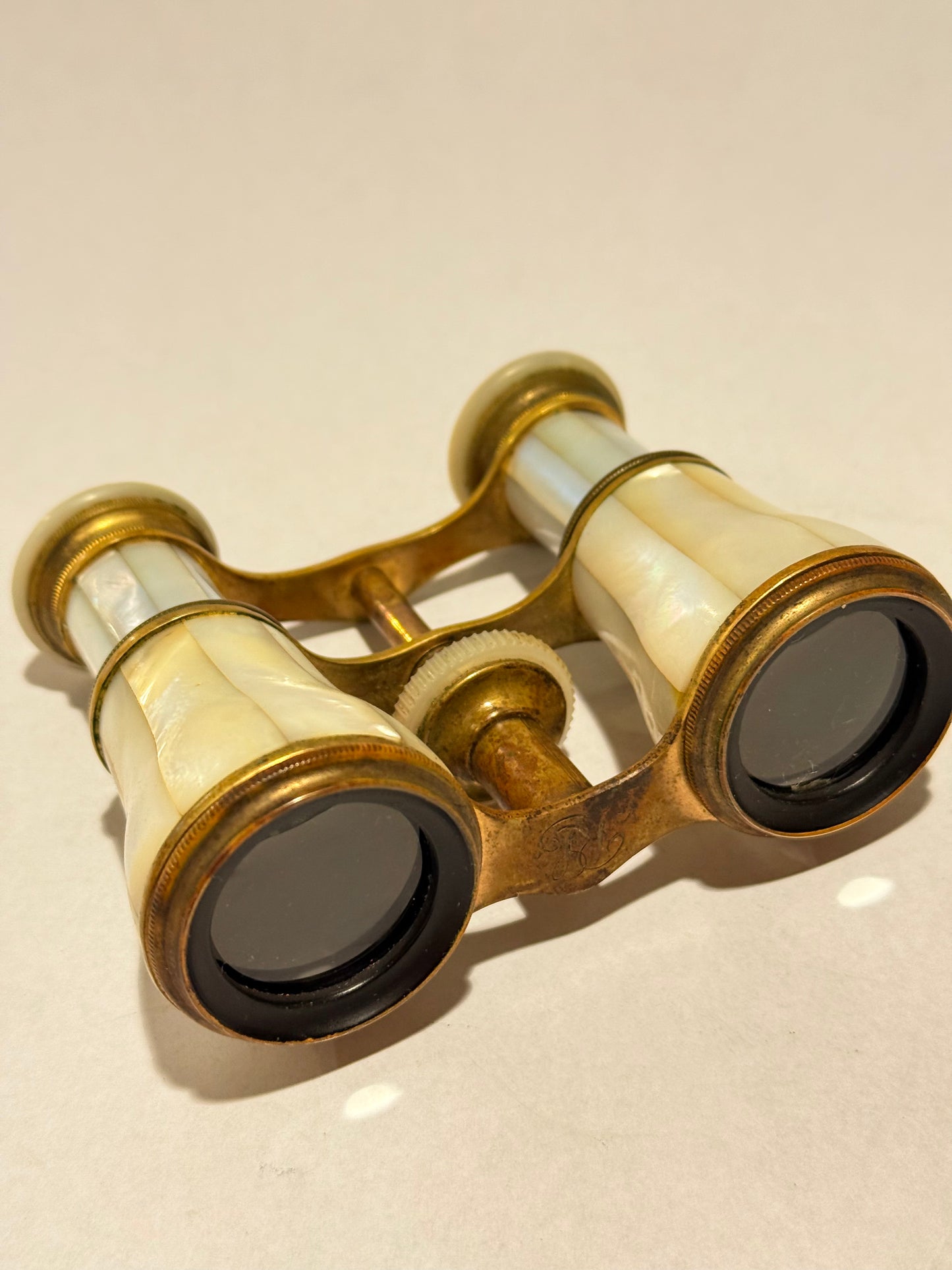 Antik teater kikkert indlagt med perlemor, fra start 1900 tallet.