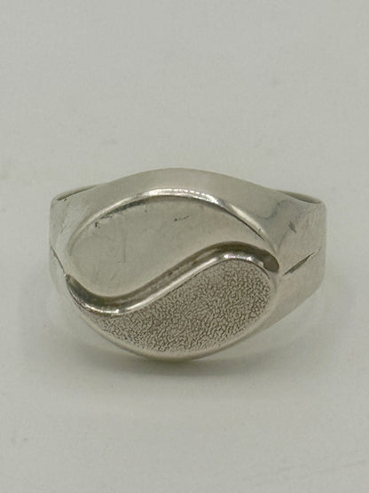Vintage modernistisk sølv signet herre ring. Fra midt 1900 tallet