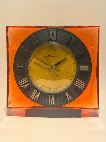 Vintage Molnija mechanical wind-up table clock, USSR. From the 1960s/70s.