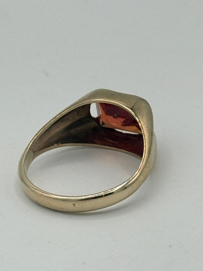 Vintage 14 karat Guld herrering, med smykkesten. Fra midt 20.Årh