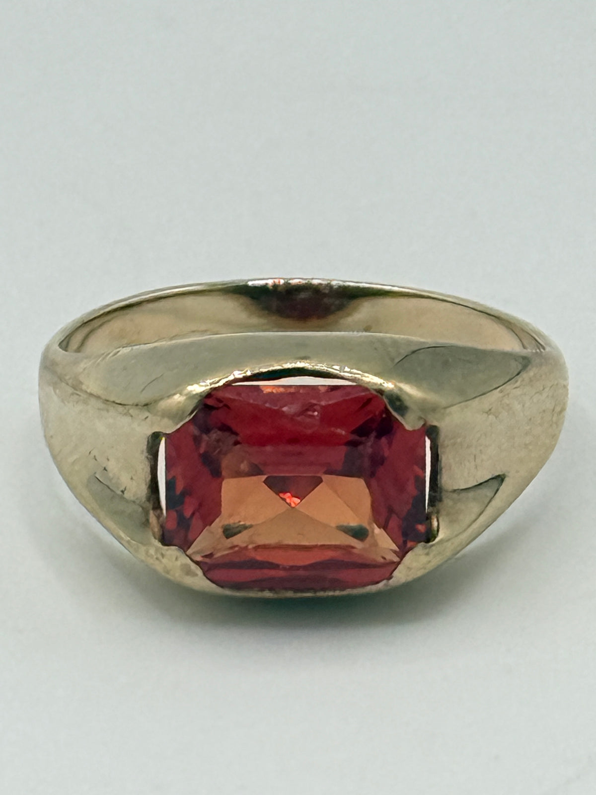 Vintage 14 karat Guld herrering, med smykkesten. Fra midt 20.Årh