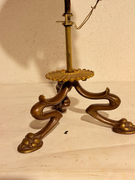 Originalt antikt menneske kranie, med 18K guldtand og udstillingsstativ. (Cranium homo sapiens)