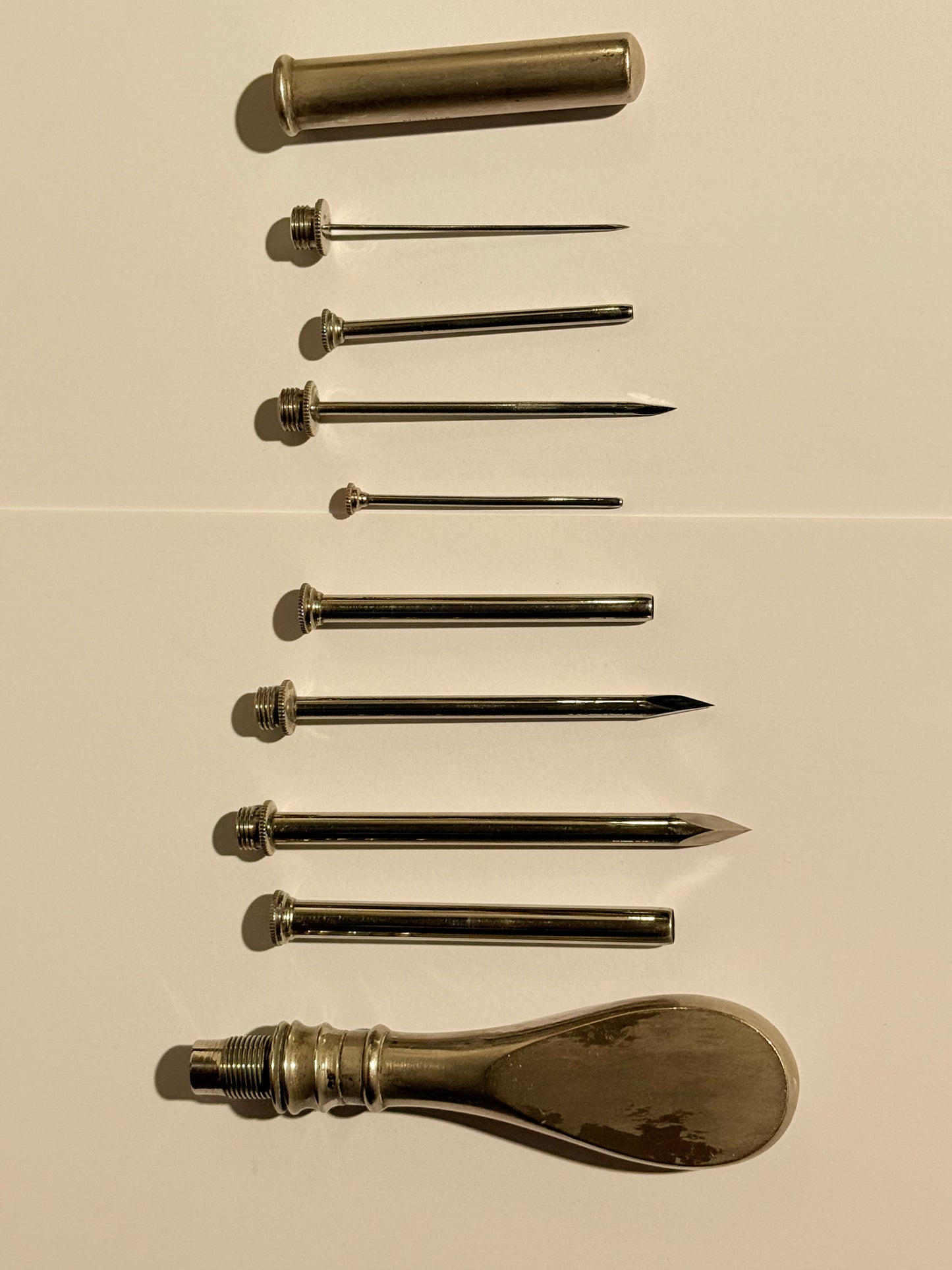 Ældre W.Kaiser Trokart. Kirurgisk instrument. Start/midt 1900 tallet.