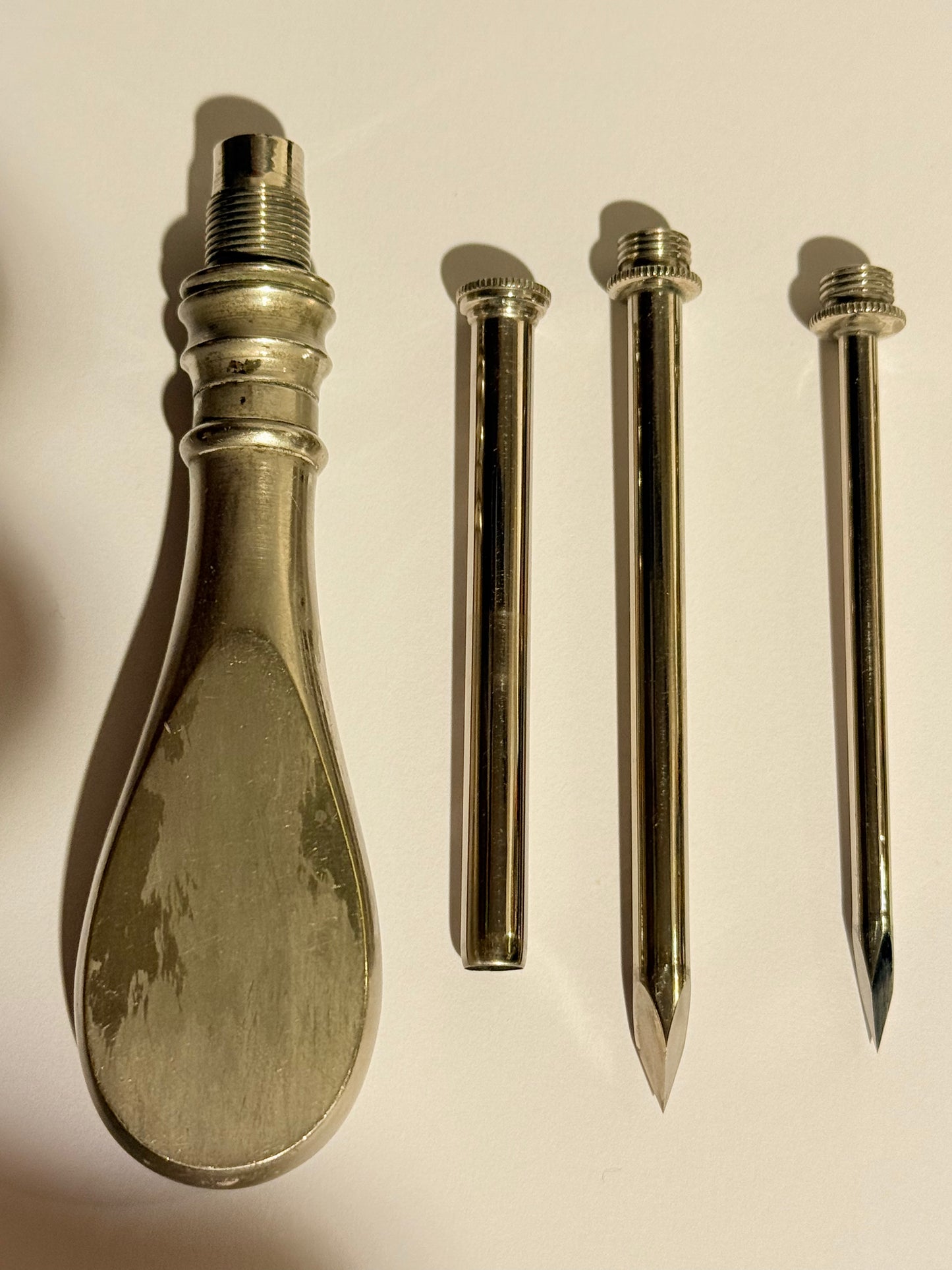 Ældre W.Kaiser Trokart. Kirurgisk instrument. Start/midt 1900 tallet.