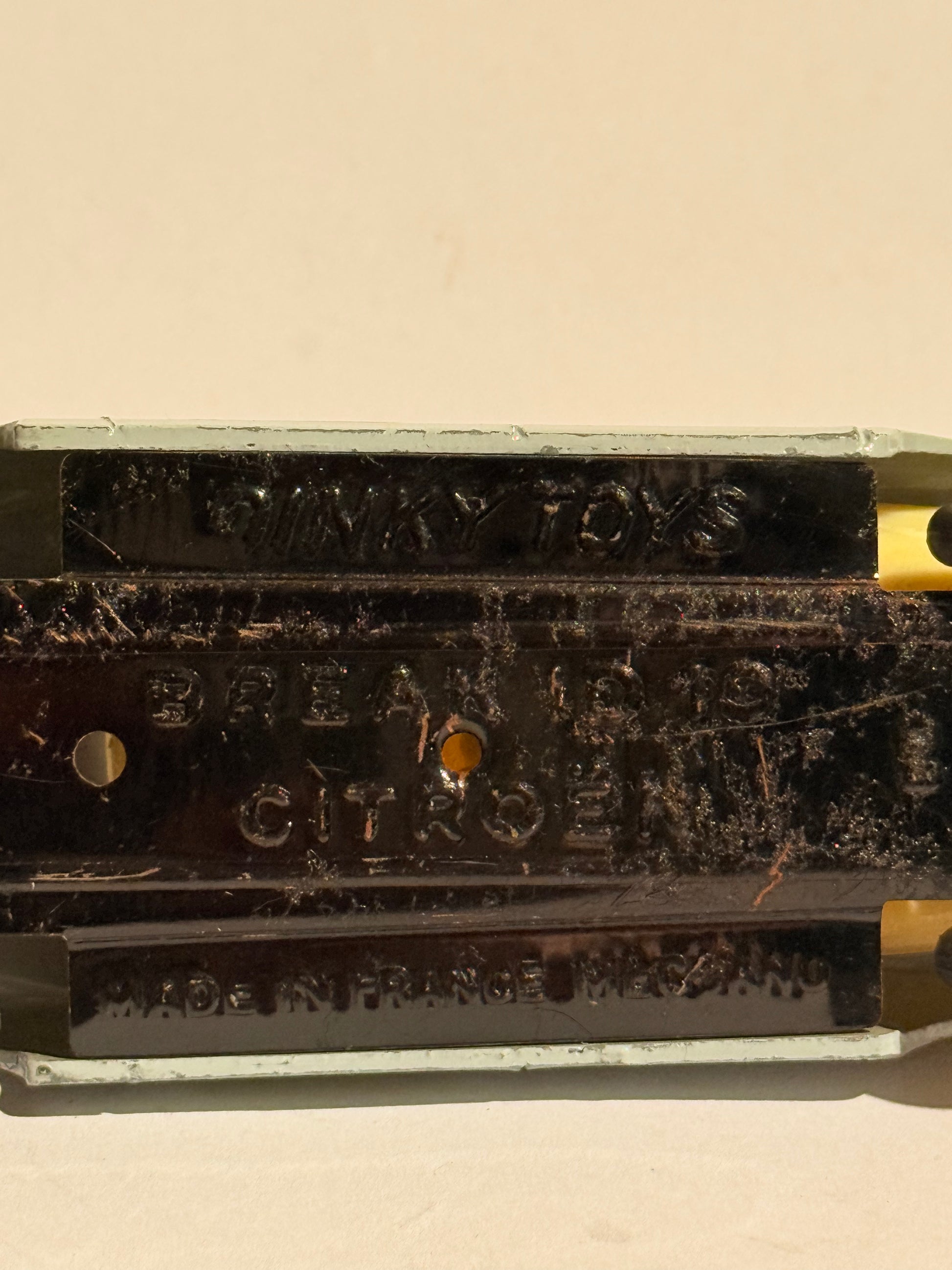 Dinky toys Citröen Break ID19 ambulance muncipale diecast legetøjsbil. Mål: ca. 4x12x4 cm. Stand: se billeder