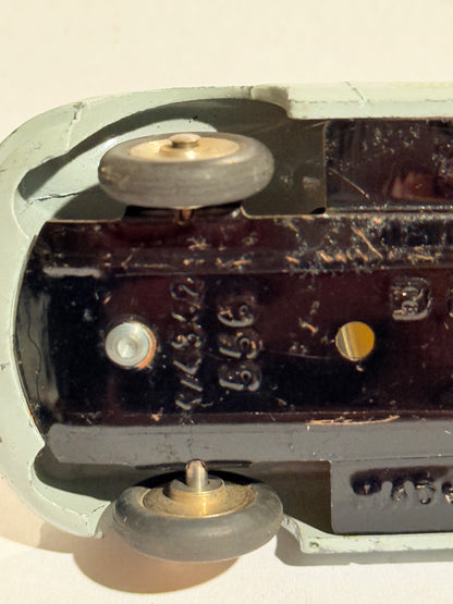 Dinky toys Citröen Break ID19 ambulance muncipale diecast legetøjsbil. Mål: ca. 4x12x4 cm. Stand: se billeder