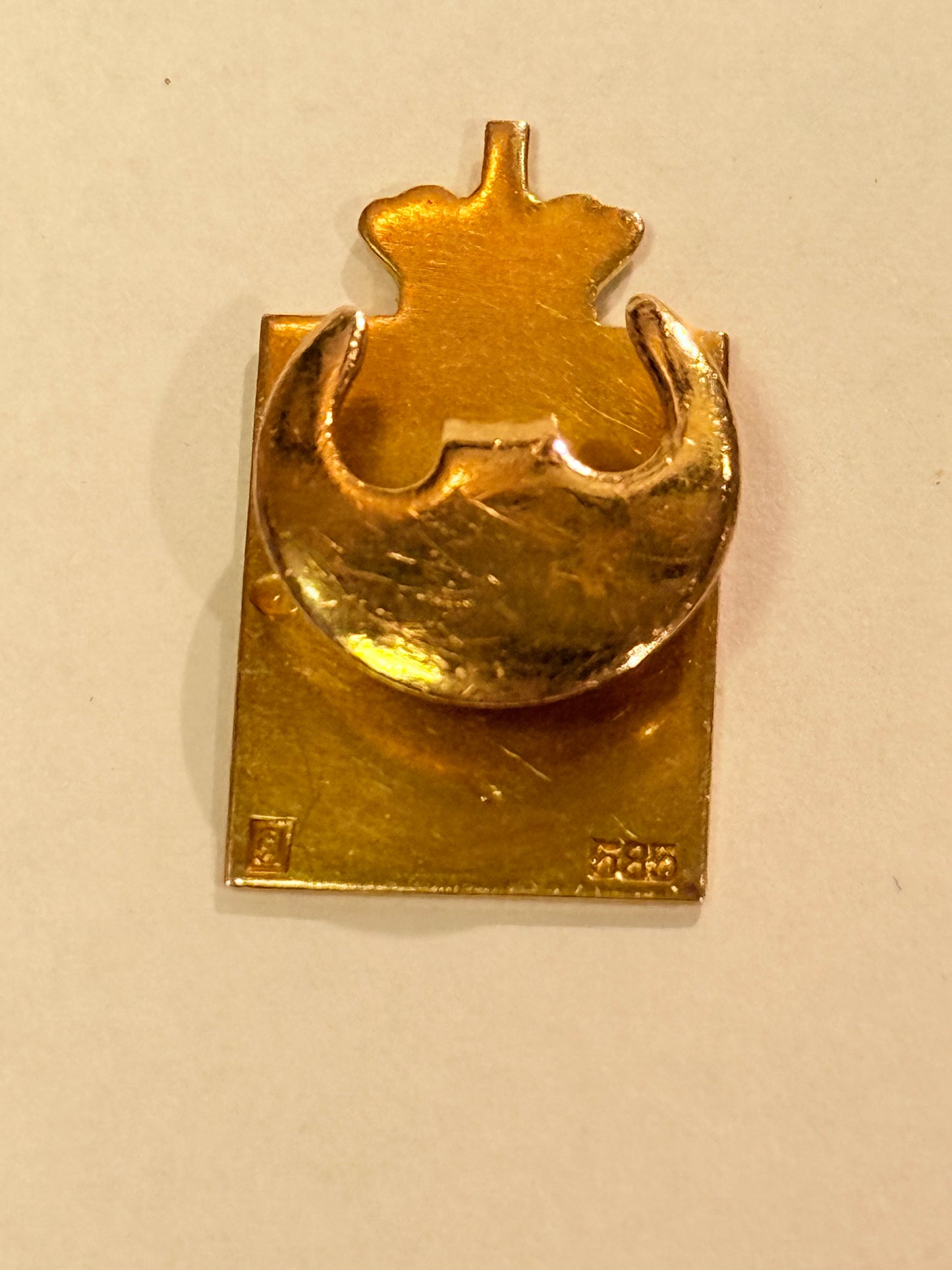 Georg Jensen Guld Chr.X. Kongemærke 1870-1940 til knappehul.