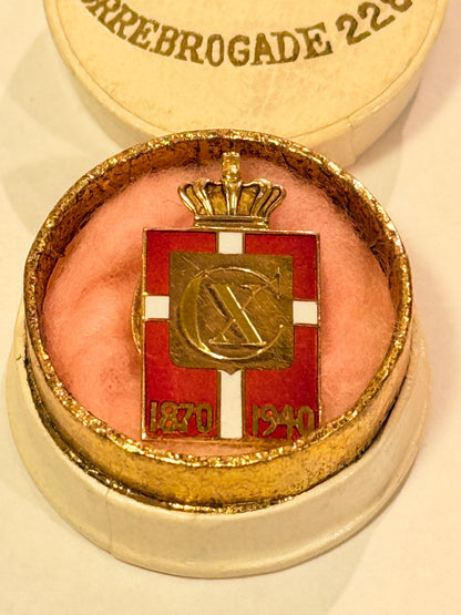 Georg Jensen Guld Chr.X. Kongemærke 1870-1940 til knappehul.