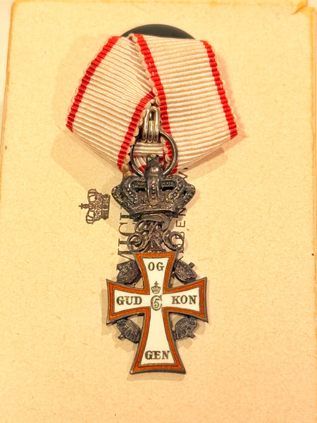 Miniaturemedalje af det danske Ridderkors - Frederik IX version.