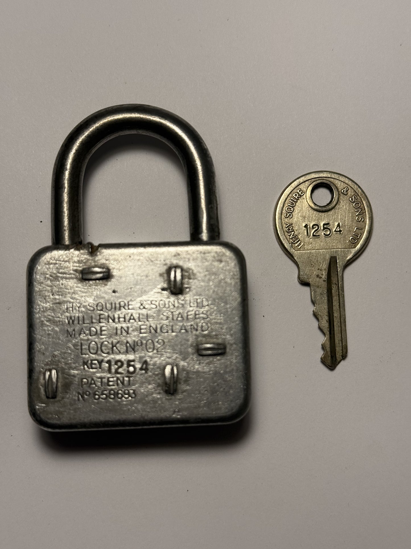 Ældre engelsk Squire Hængelås med nøgle, fra midt 1900 tallet.