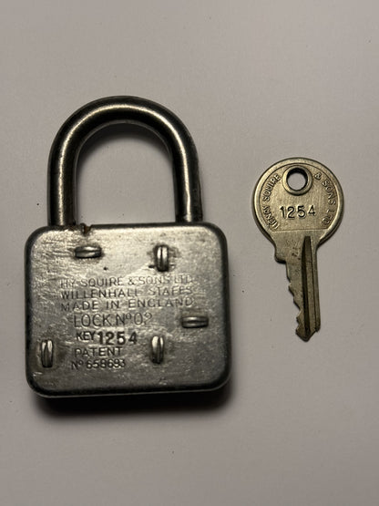 Ældre engelsk Squire Hængelås med nøgle, fra midt 1900 tallet.