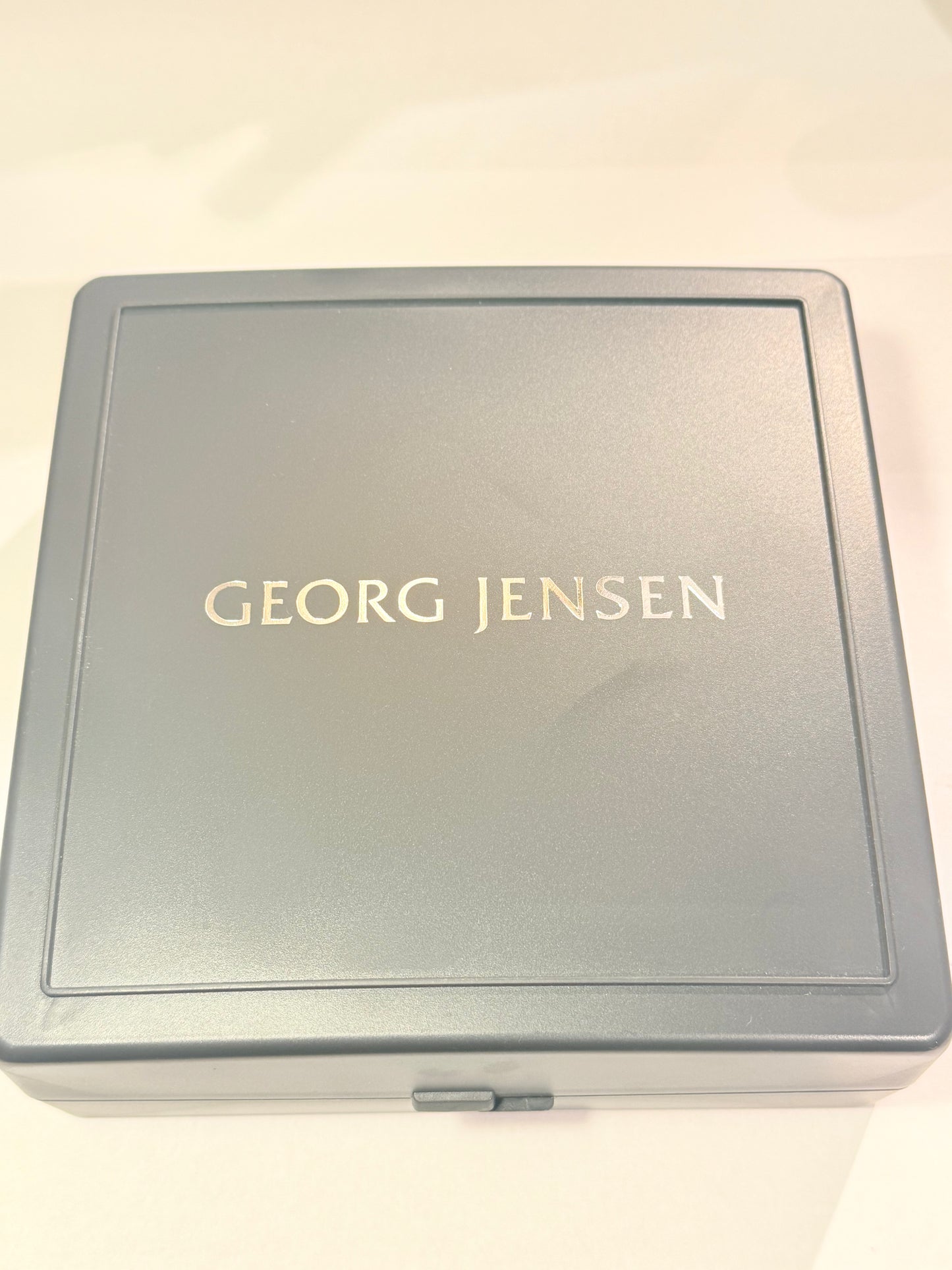 Georg Jensen Juleuro Special Edition 2012 - Julekrybben. Design: Rebecca Uth.