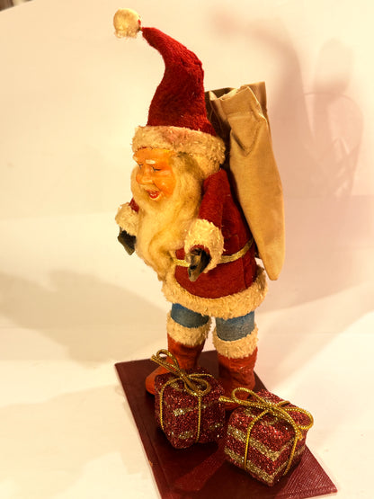 Julemand med sæk og gaver, fra start/midt 1900tallet