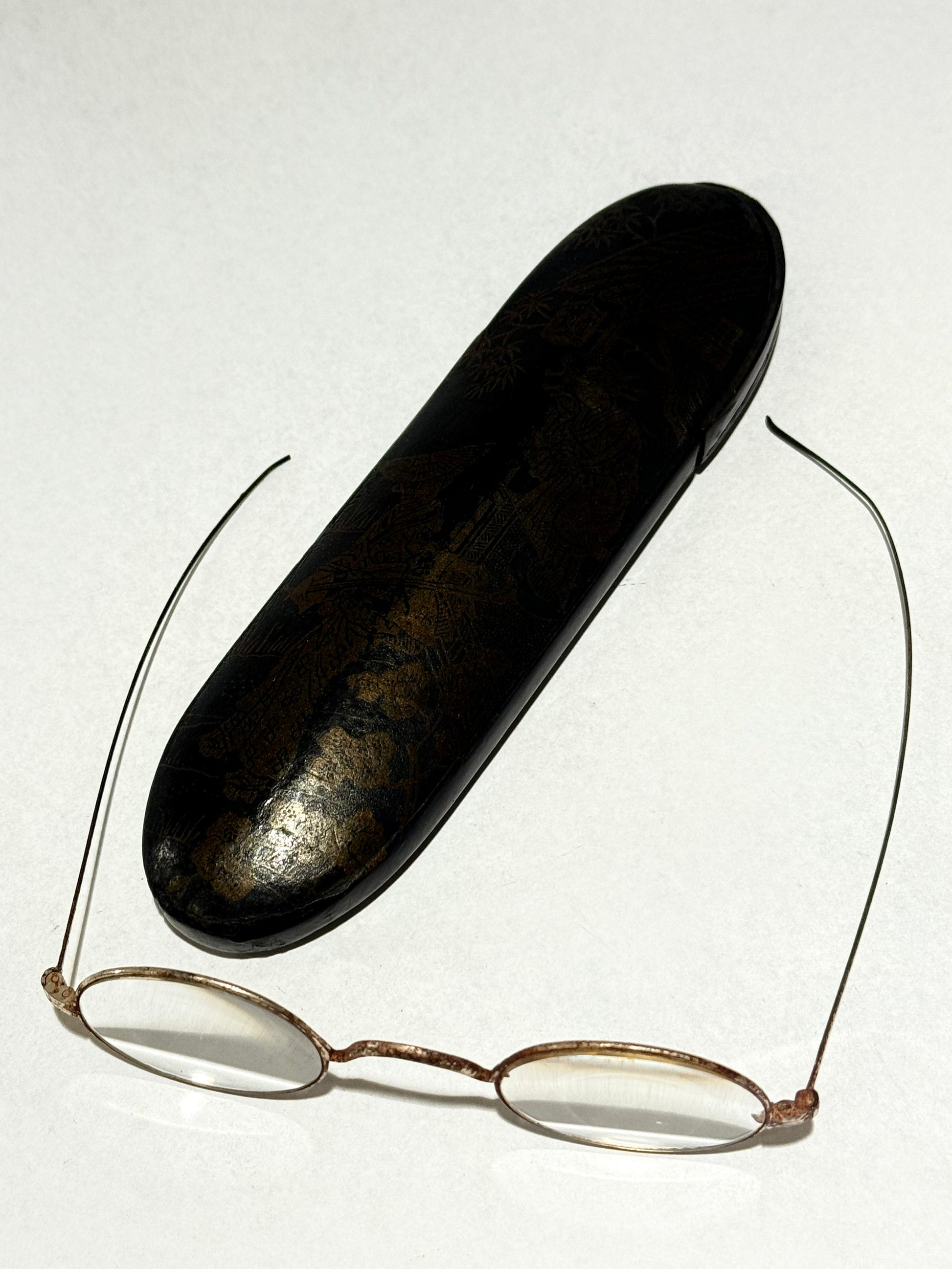 Antikke briller med etui, fra start 1900 tallet