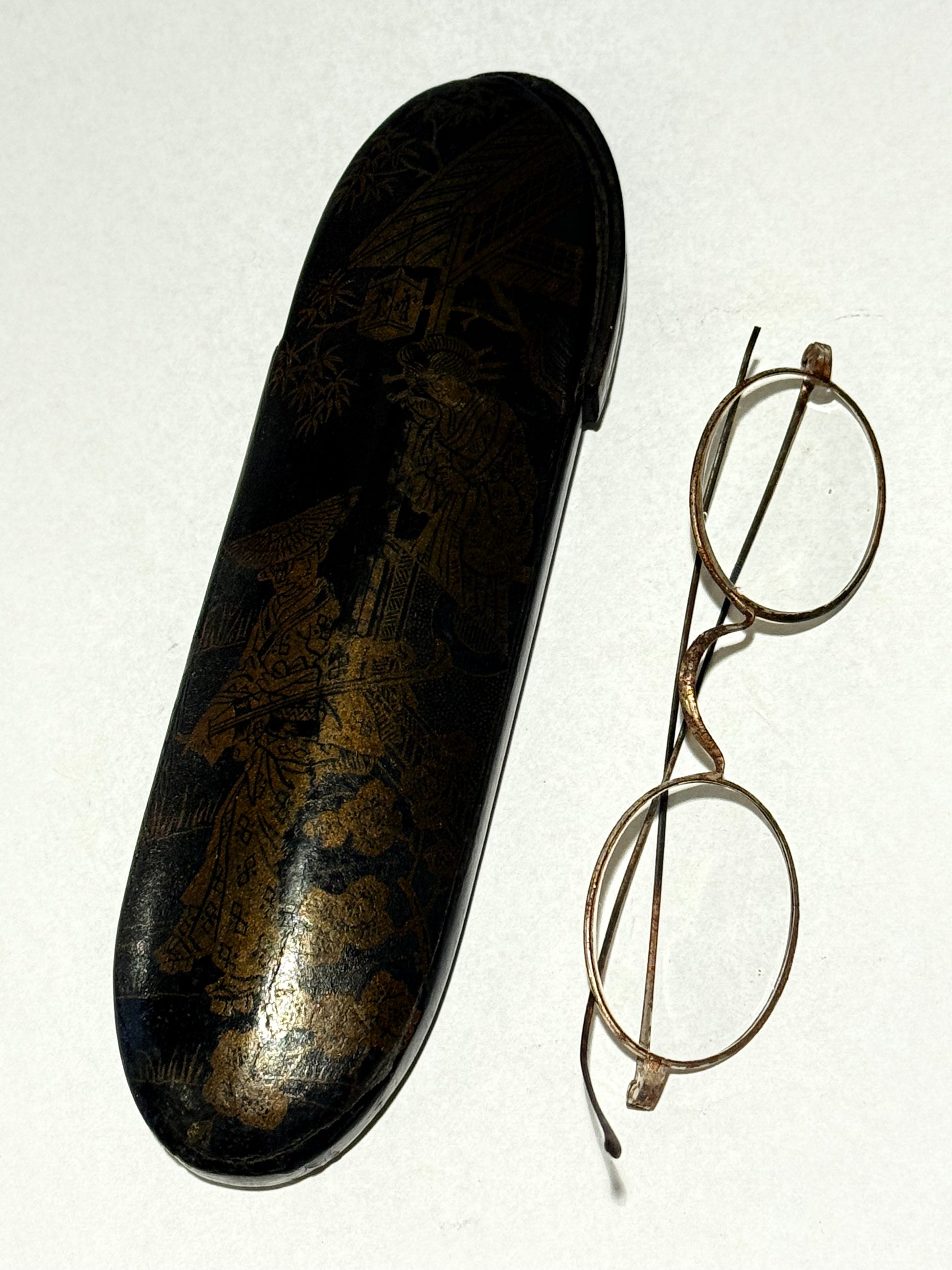 Antikke briller med etui, fra start 1900 tallet