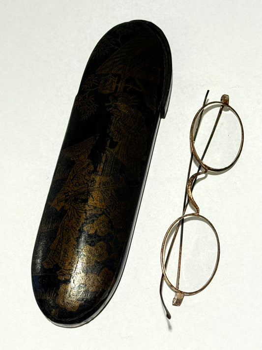 Antikke briller med etui, fra start 1900 tallet