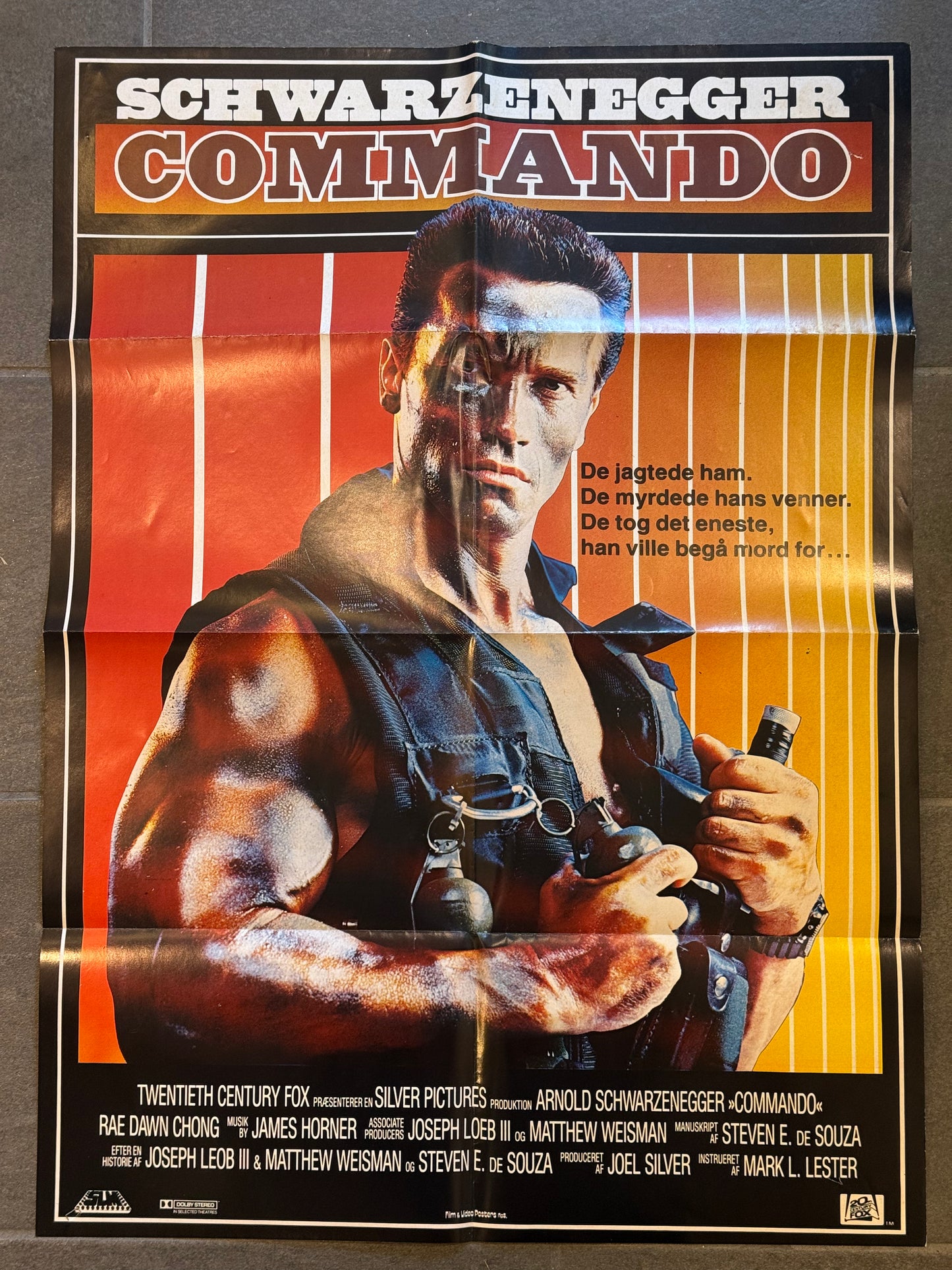 Commando. Original dansk premiere plakat, fra 1985.